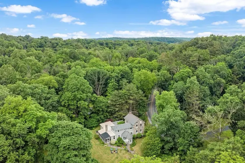 Creekside 4BR Stone Retreat circa 1850 - Image 1
