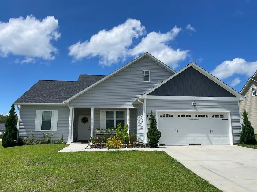 Corner House in Hunters Creek - Image 1
