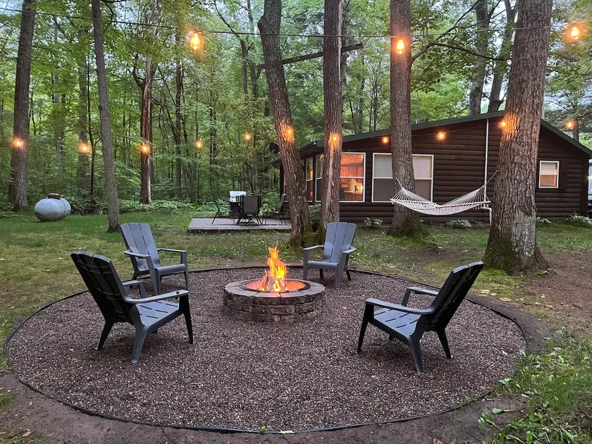 Evergreen Escape - cozy cabin near Grindstone Lake - Image 1