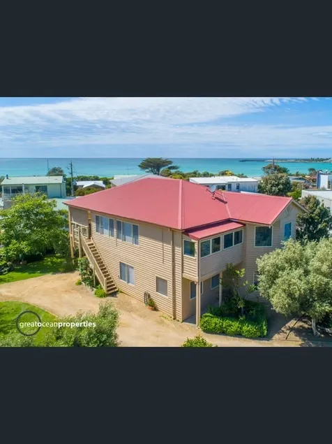 Beachside Apartment - Image 1