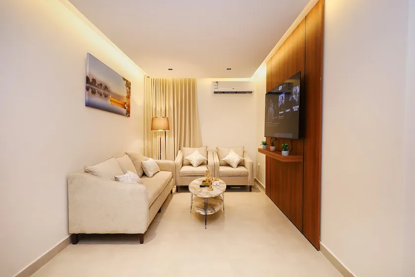 Two-bedroom apartment and luxury lounge opposite Al-Motamayez 105 - Image 1