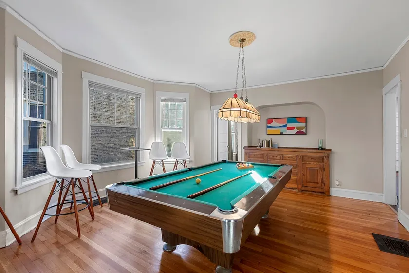 Beautiful Home | Great for Groups, Parking & Food - Image 1