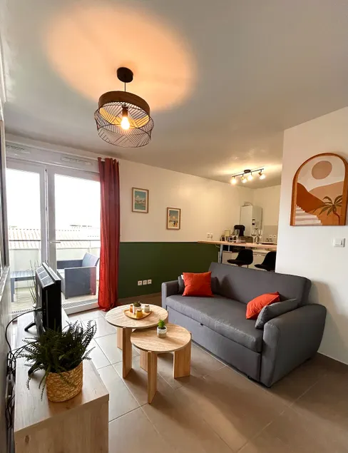 A comfortable cocoon – close to the station & old port - Image 1