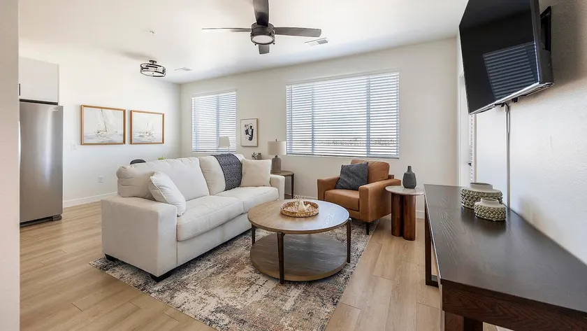 Landing | Stylish 1BD, Clubhouse, Pool - Image 1