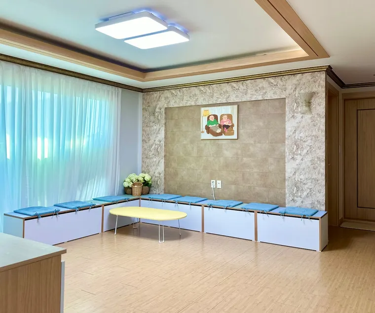 [Daegu Gyeongsan Stay VIP] 5 beds/Max 12-16 people/Free parking/Spacious space/Near Daegu Stadium/In front of Namcheon - Image 1
