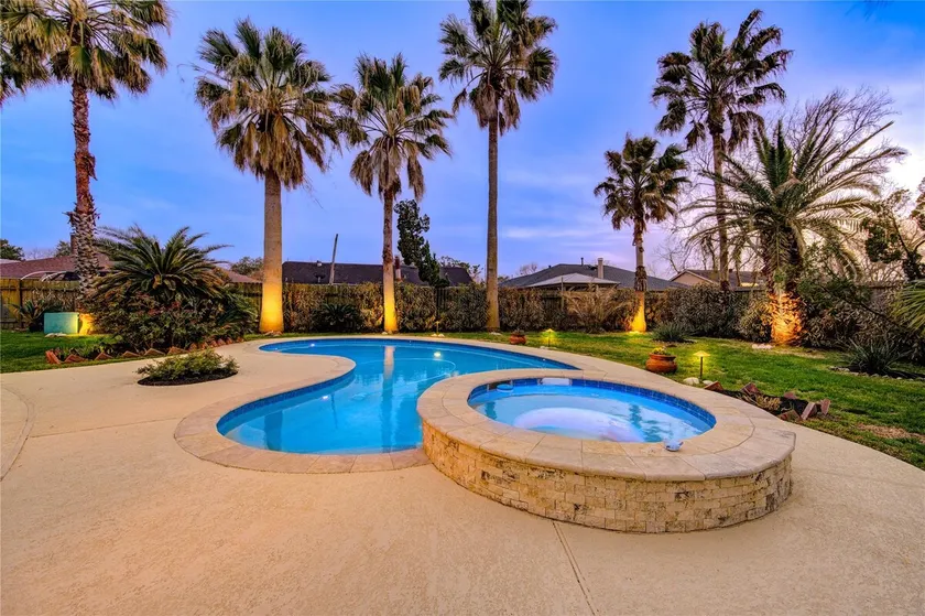 Palm Paradise with Heated Pool and Spa, Huge Patio - Image 1