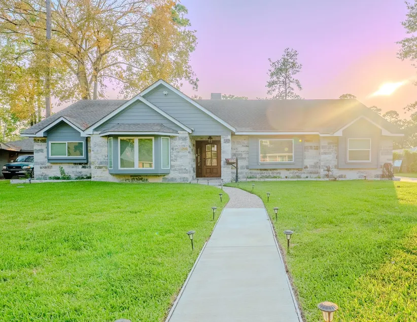 Spacious 4BR Family Retreat| Dickinson, TX - Image 1