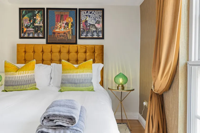 Entire City Centre Flat~ FREE parking available - Image 1