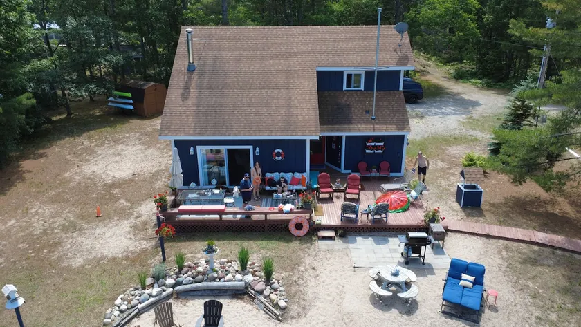 Hammond Bay Hideaway - Image 1