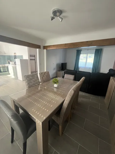 House with garden, rated 3 stars - Image 1
