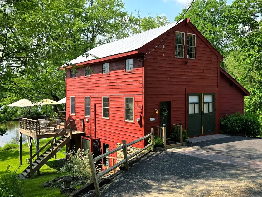 Hudson River Retreat, Peaceful Water View - Image 1