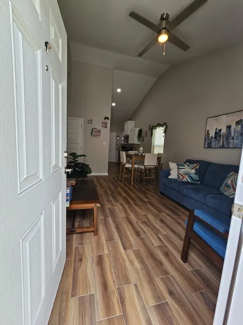 Three-bedroom apartment #4 - Image 1