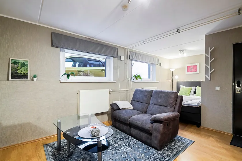 Cozy studio apartment with a desk - Image 1