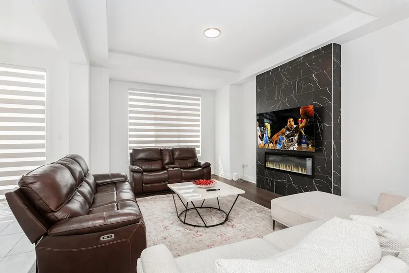 Bright & New Home, Great place - Image 1