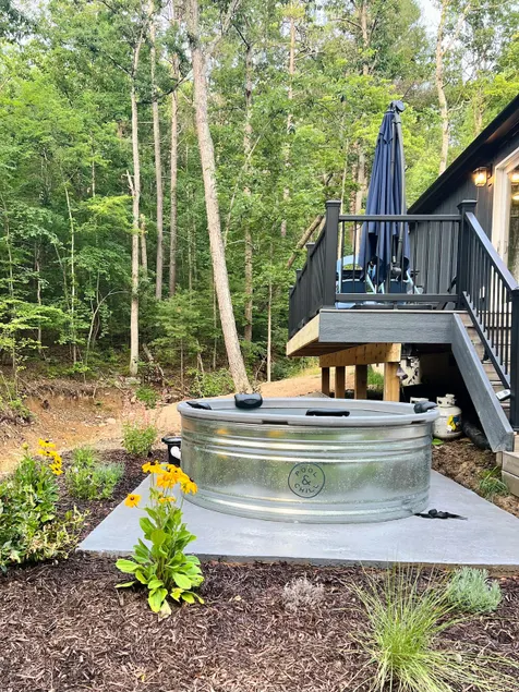 Luxe Tiny | HotTub+FirePit+CoffeeBar | Fall Vibes - Image 1