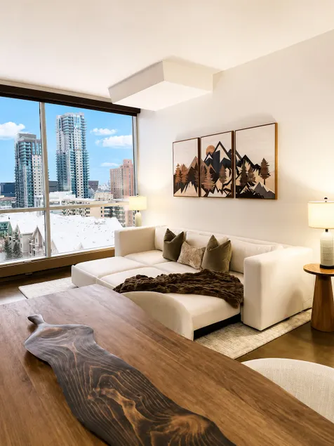 Country Meets City! Modern 1BR Downtown Condo - Image 1