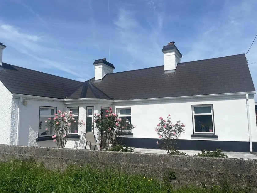 Vintage Farm Cottage - Image 1