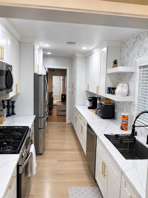 Modern 4BR Retreat Private Guest House - Image 1