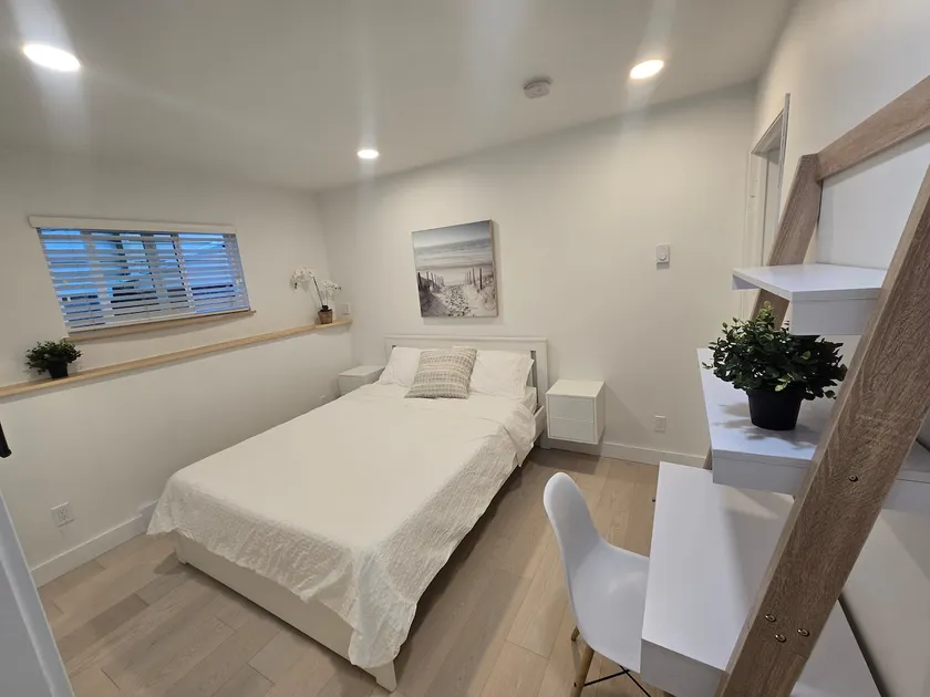 Newly Renovated Bed & Bath Apt - Image 1