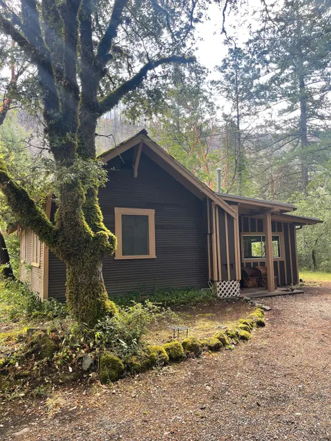 Creek View Cabin - Image 1