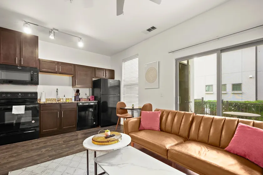 Airy & Modern Studio Suite~gym/pool - Image 1