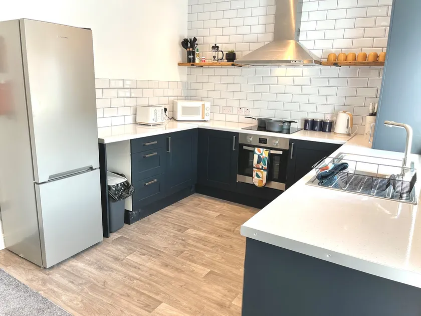 Ideal 4 Bed Home sleeps 7 Nr Middlebrook Stadium - Image 1