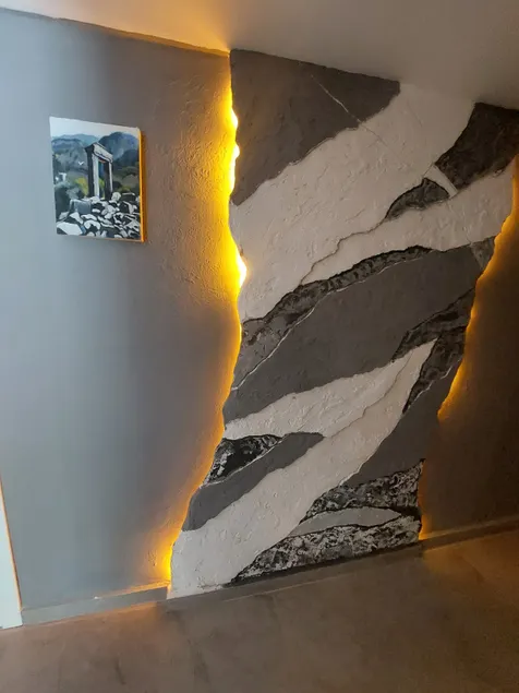 stone gate room - Image 1