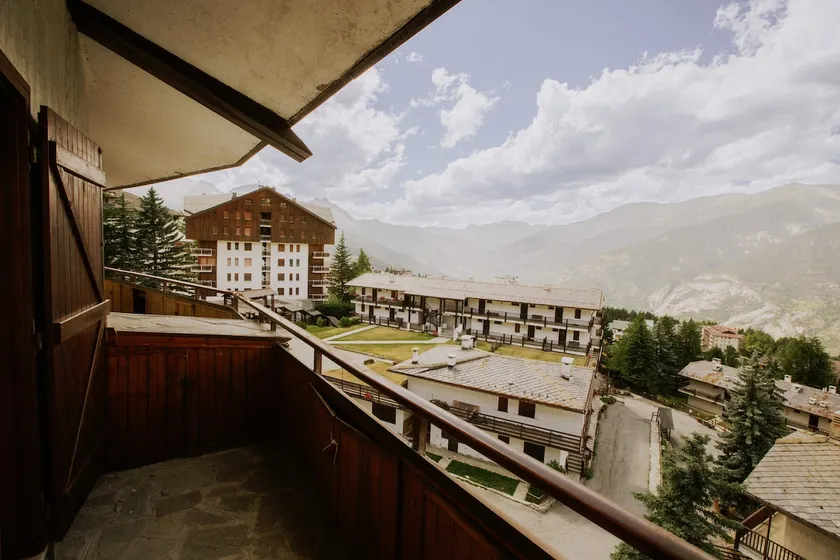 Family retreat 2 minutes from the slopes - Parking - Image 1
