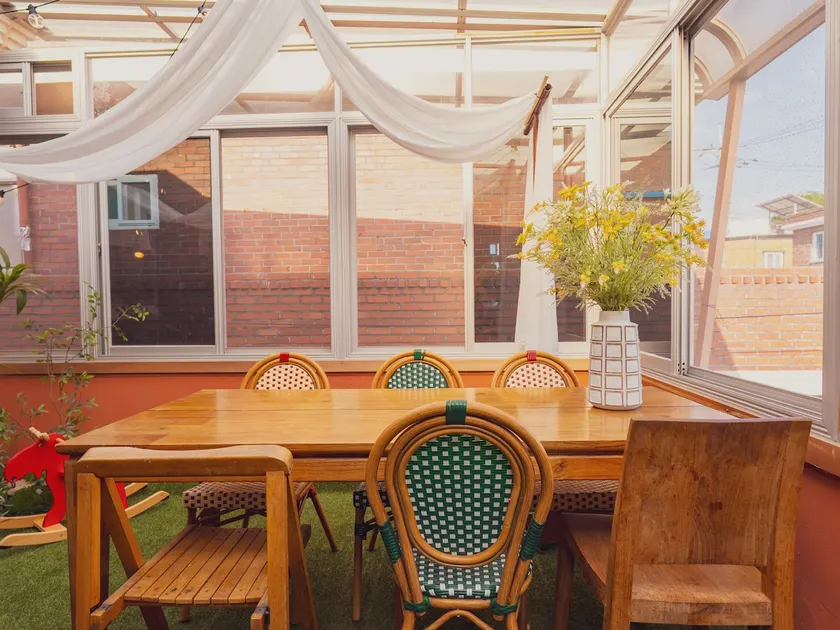 Entire 2nd floor of Bong Stay/Urban outdoor barbecue/55”portable TV/Playroom/Steam iron/Wi-Fi/Free parking/ - Image 1