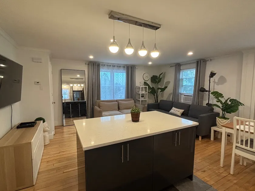 Modern 3Bd hidden gem + parking/ - Image 1