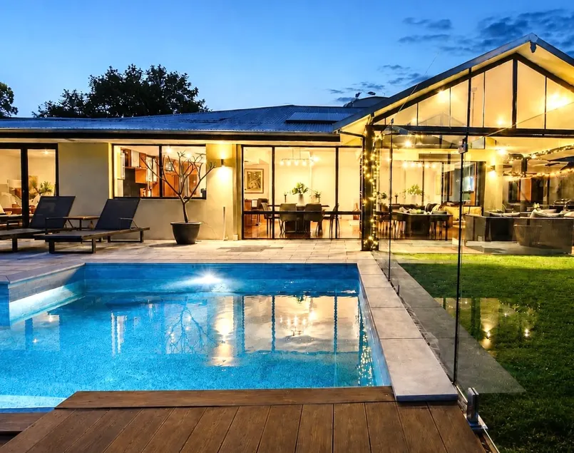 Zig Zag Retreat - Hilltop Home With Stunning Views - Image 1