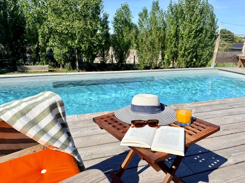 15 people • 9 beds • heated pool • large garden - Image 1
