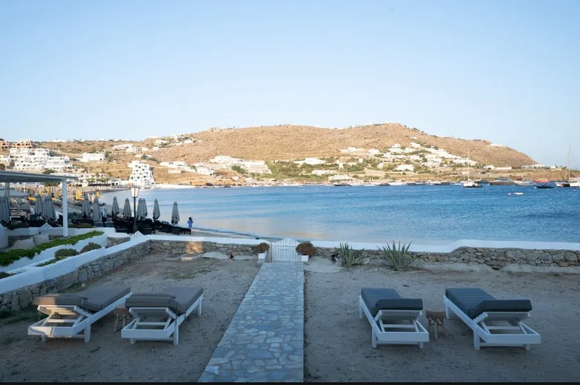 OFFER JULY Absolute WaterFront HOUSE+Terace+Garden - Image 1