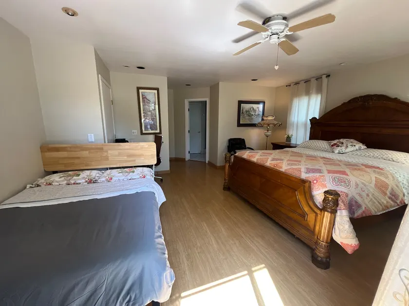 WFM-master bedroom private entry - Image 1