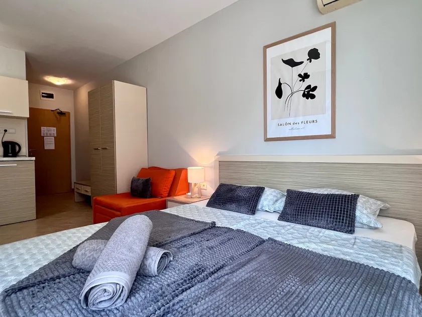 Apartament Royal Sun Romantic - 5 min to the beach - Image 1