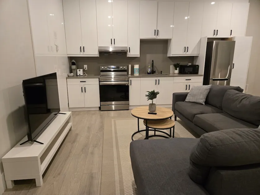 Luxurious Private Studio - Image 1