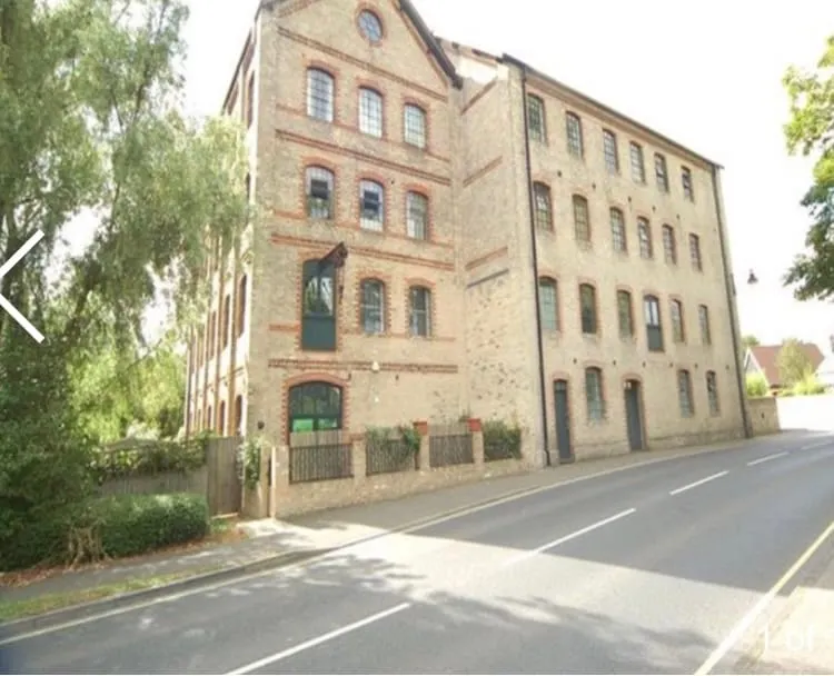 Stunning penthouse near town with views & parking! - Image 1