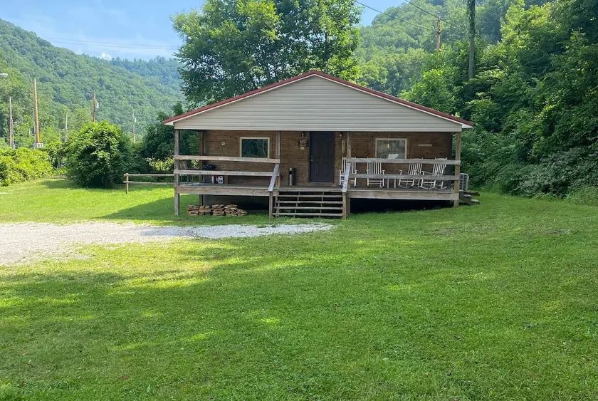 Sweet Creek Lodging - Image 1