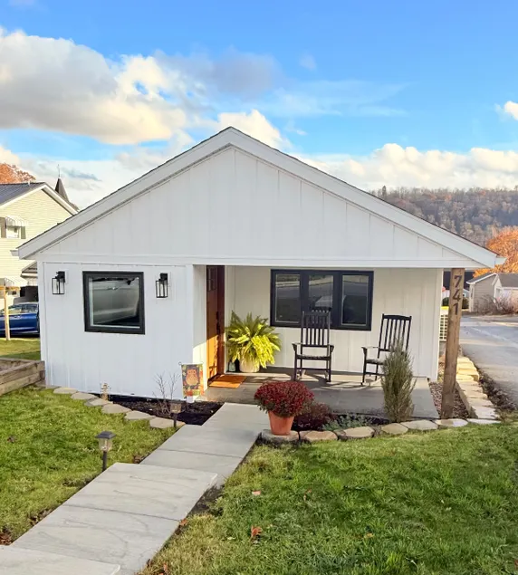 Modern Cottage | King Bed | Quiet Neighborhood - Image 1