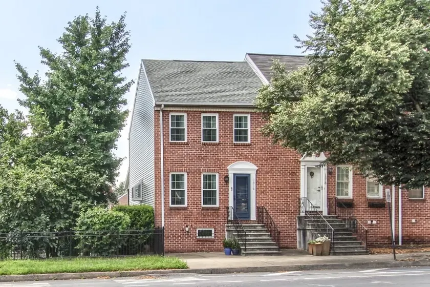 Midtown Chic * PA Farm Show Complex 1 mile away! * - Image 1