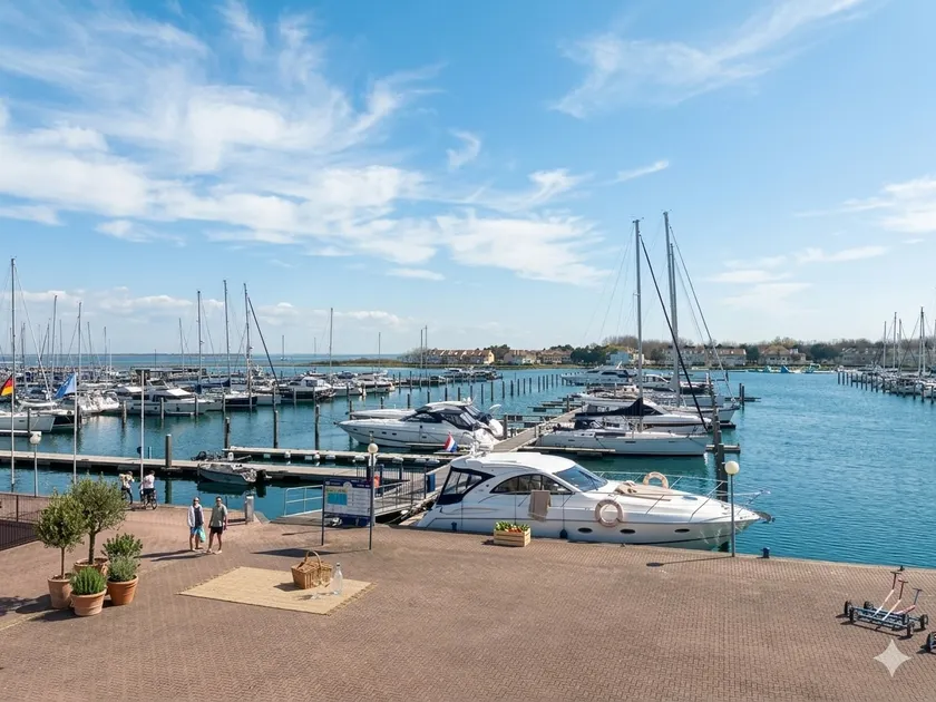 Beautiful apartment on the harbor - Image 1