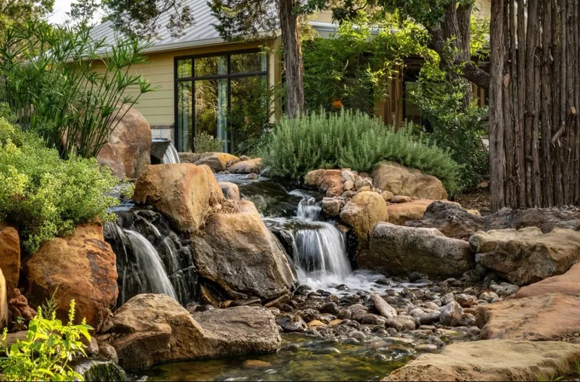 Boutique 1BR Retreat, chilled & heated cowboy pool - Image 1