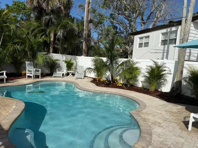 Mermaid’s Purse~Private Pool! 40 steps to beach! - Image 1