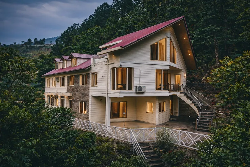 Private Penthouse w Balcony, Forest and River View - Image 1