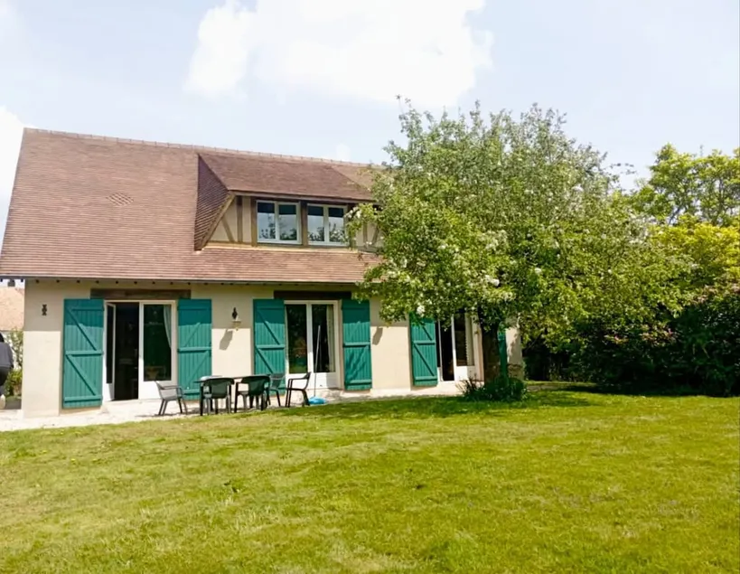 Large home in the countryside - Image 1