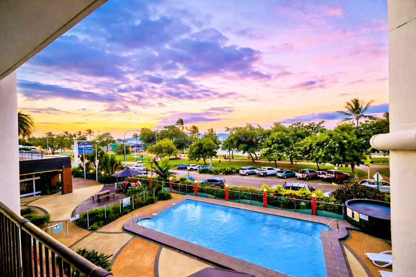Beachfront Bliss | Poolside Studio + Island Views - Image 1