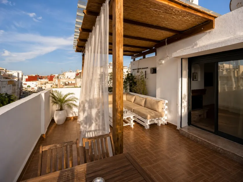 Spacious Duplex – AC & High-Speed Wi-Fi – 6 Guests - Image 1