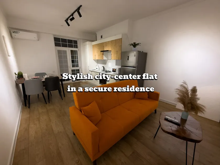 T5 Stylish & safe city-center flat - Image 1