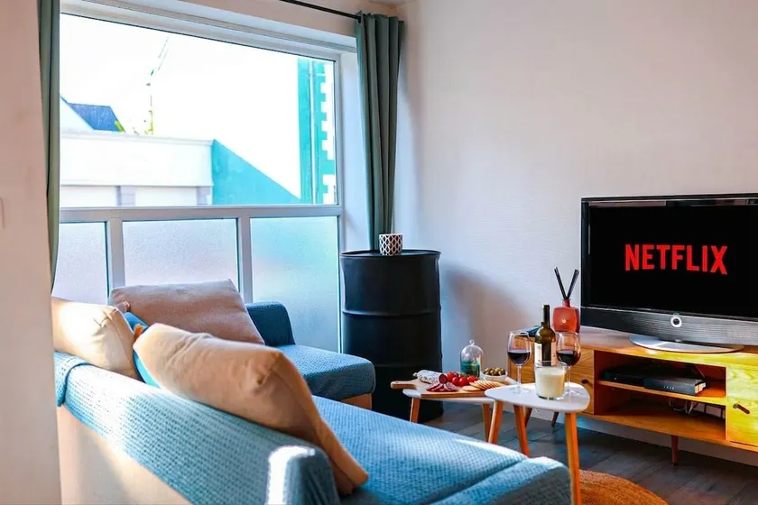 Cozy setting close to the center - Image 1