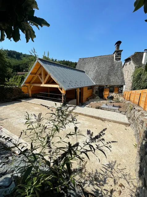 House with covered terrace & petanque court - Image 1